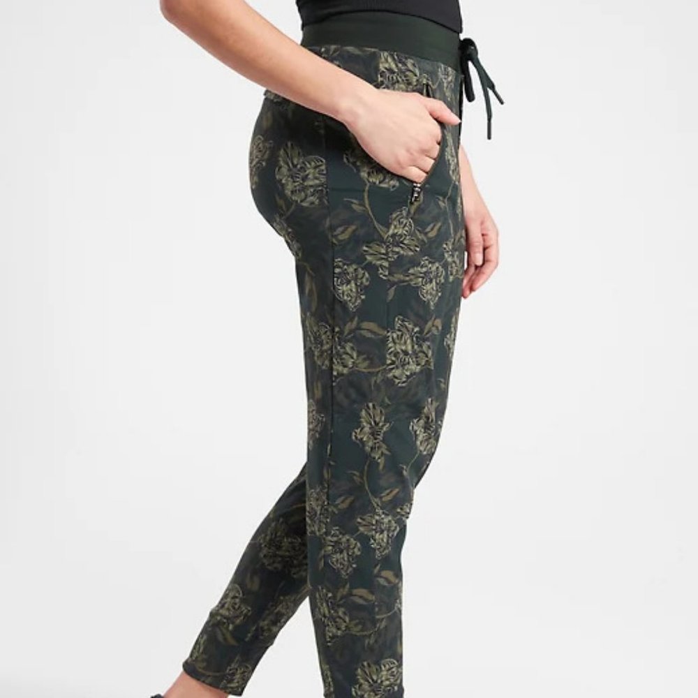 Athleta Trekkie North Printed Jogger size 24 - Picture 6 of 6